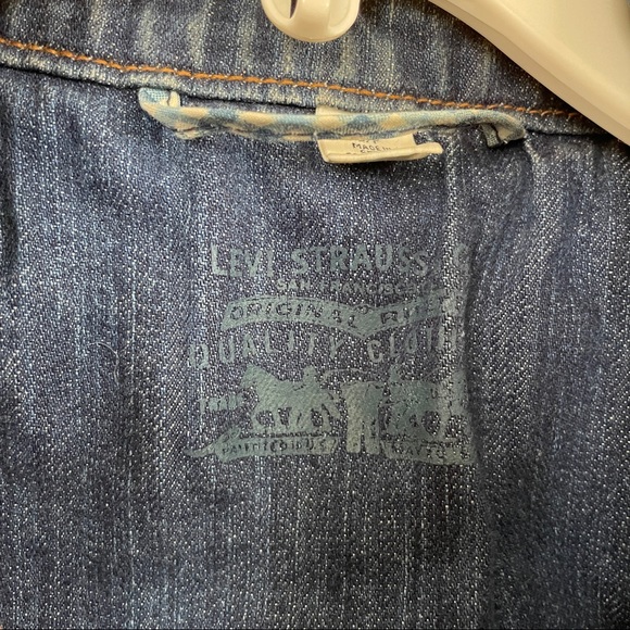 Levi’s Denim Jean Jacket - Picture 2 of 8